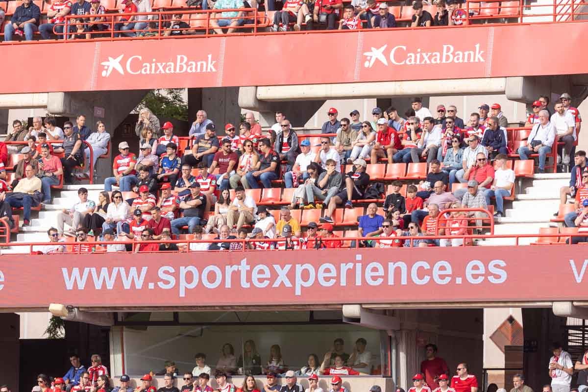 Encuéntrate en la grada en el partido entre Granada y Celta