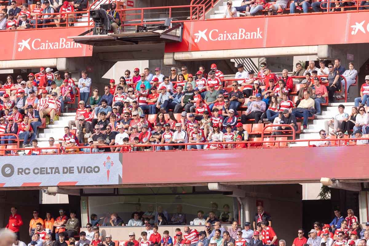 Encuéntrate en la grada en el partido entre Granada y Celta