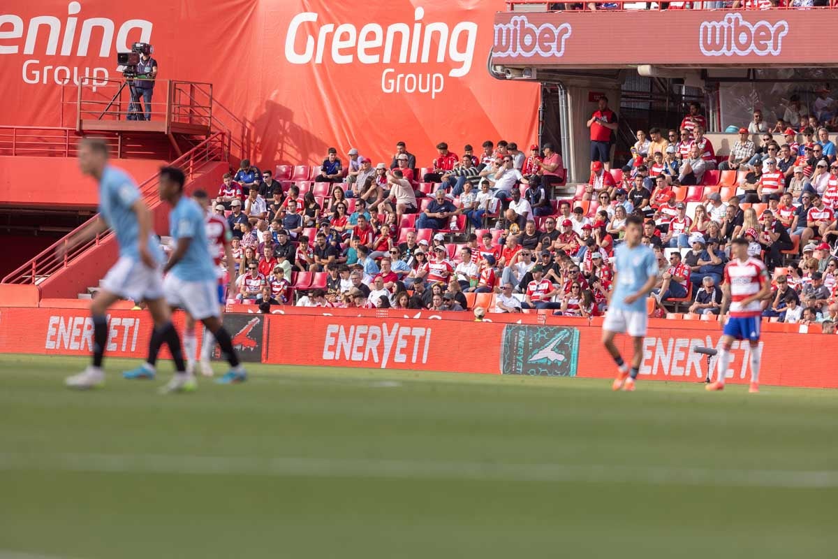 Encuéntrate en la grada en el partido entre Granada y Celta