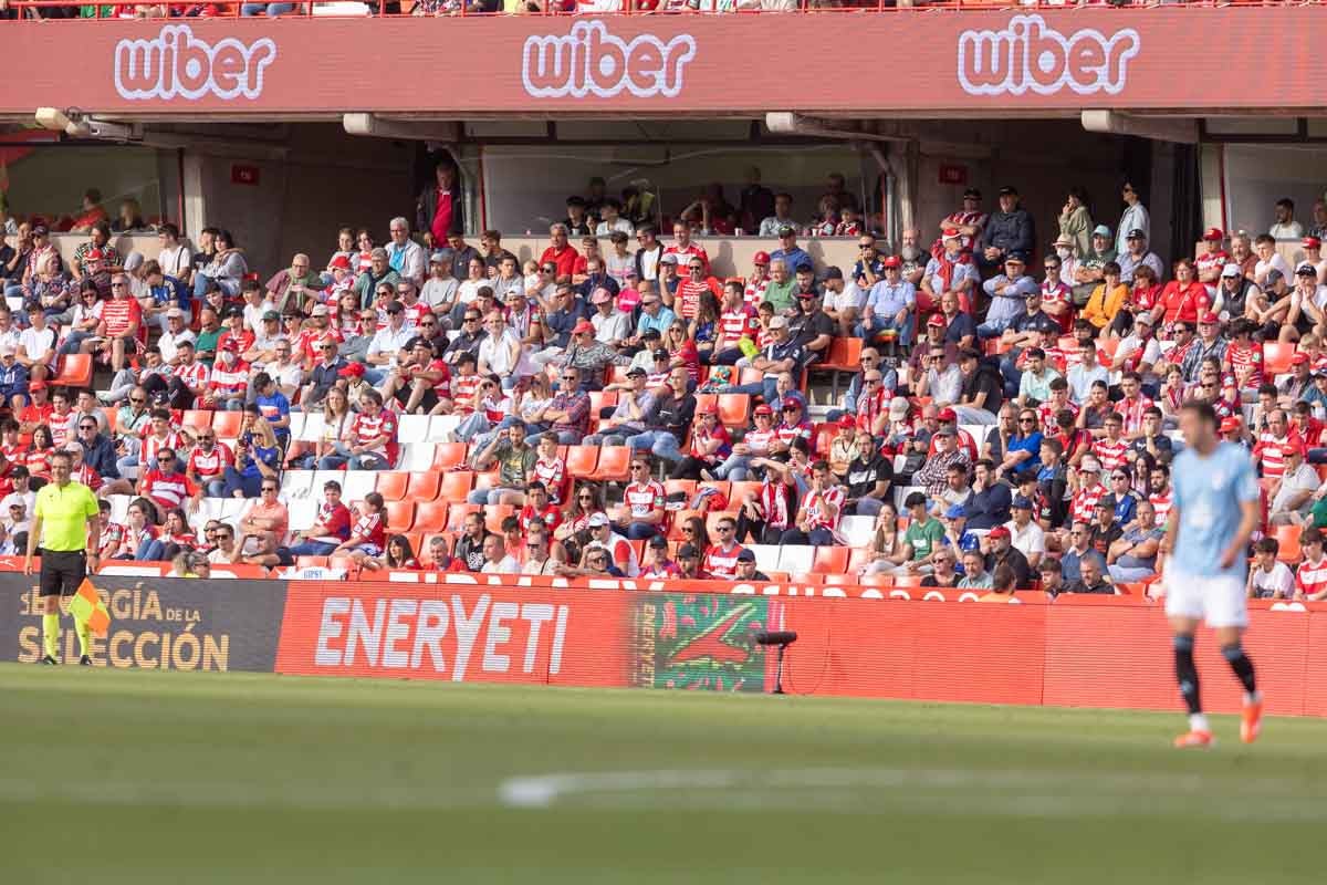 Encuéntrate en la grada en el partido entre Granada y Celta