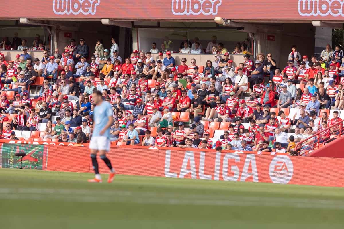 Encuéntrate en la grada en el partido entre Granada y Celta
