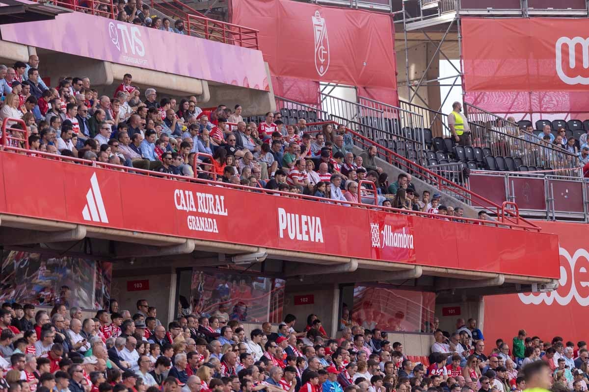 Encuéntrate en la grada en el partido entre Granada y Celta