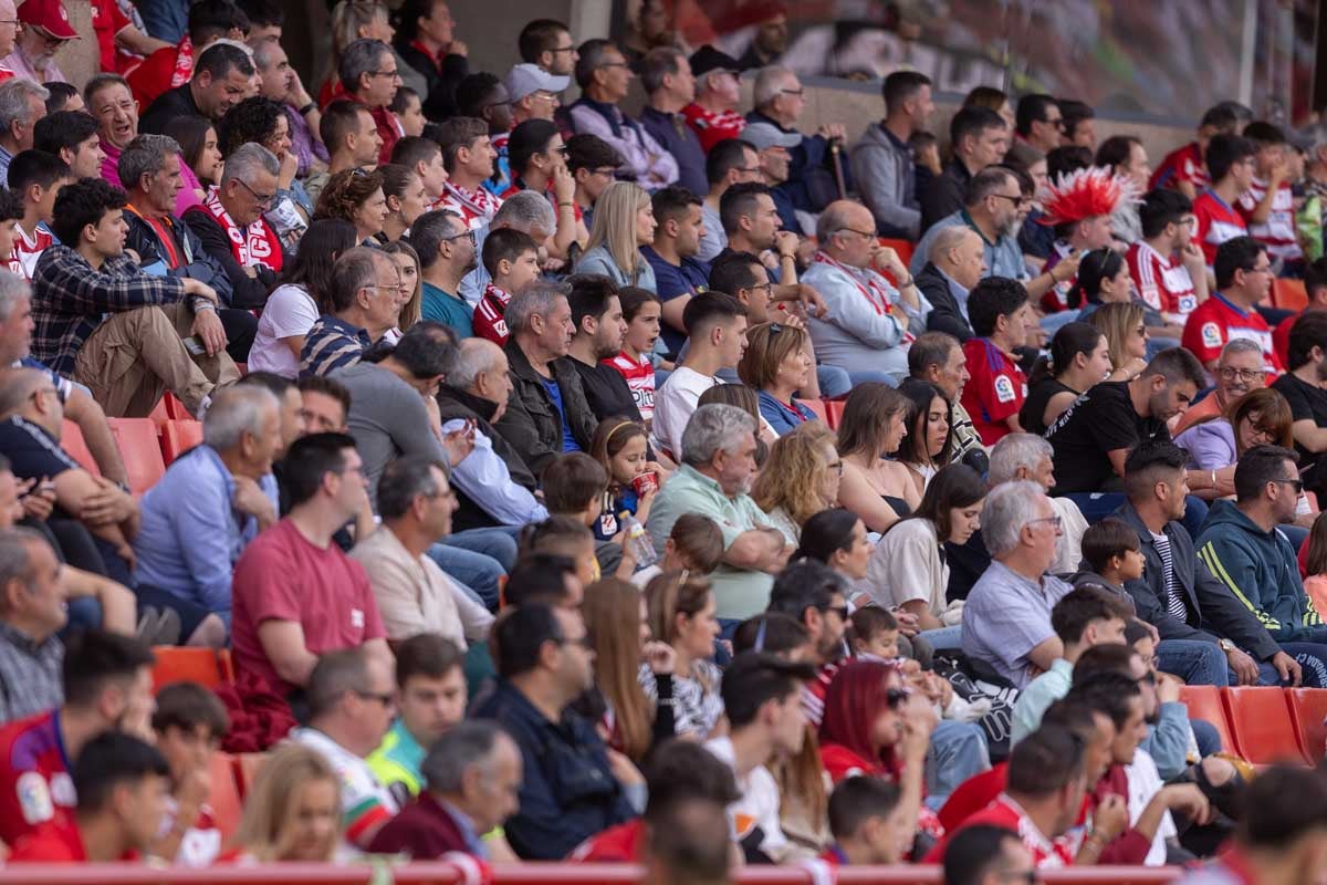 Encuéntrate en la grada en el partido entre Granada y Celta