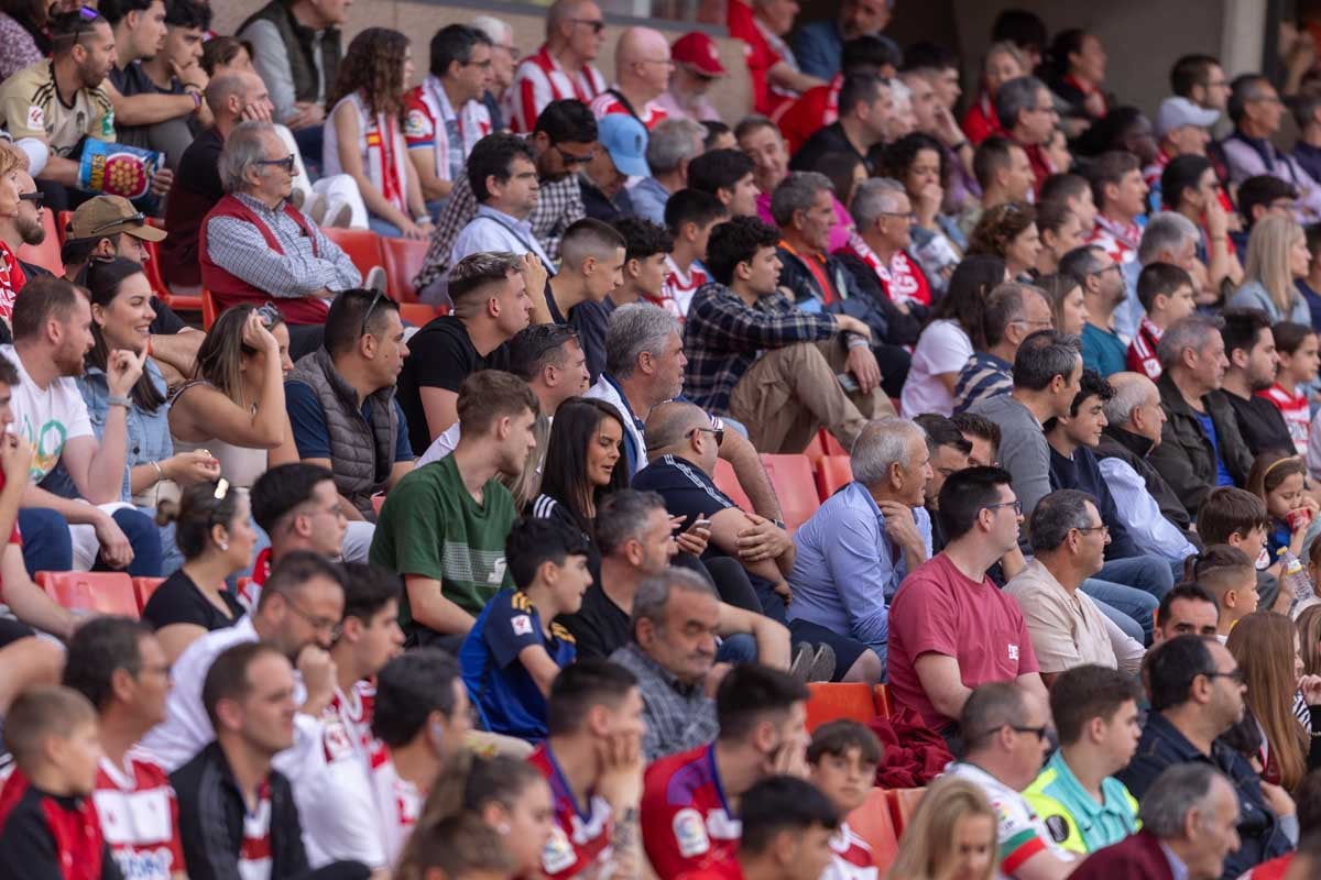 Encuéntrate en la grada en el partido entre Granada y Celta