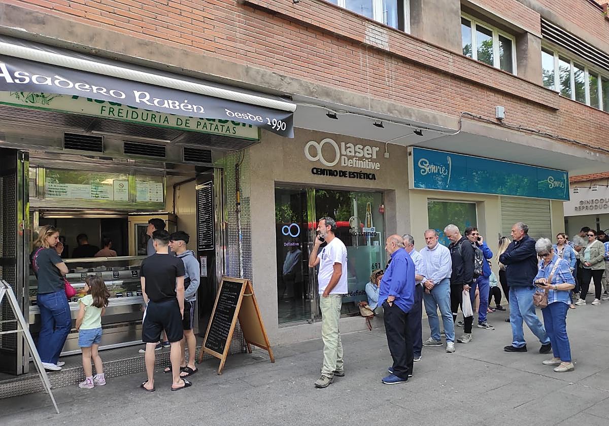 Colas en Asadero Rubén este domingo.
