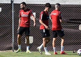 Antonio Puertas, junto a Pellistri y Sergio Ruiz, en el entrenamiento de este sábado.