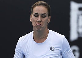 Nuria Párrizas, en un gesto de reprobación.