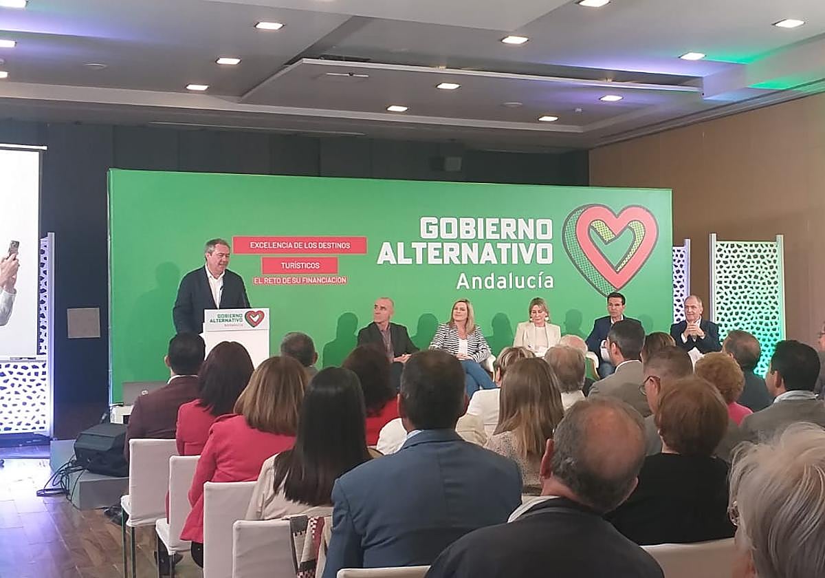 Juan Espadas en un acto celebrado este lunes en Granada.