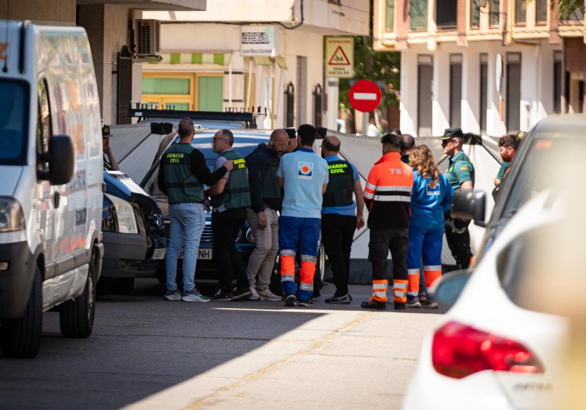 Intervención de Guardia Civil y sanitarios en la tragedia de Huétor Tájar.