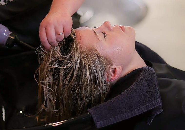 Aviso de la OCU por el producto para el pelo que puede provocar fallo renal.