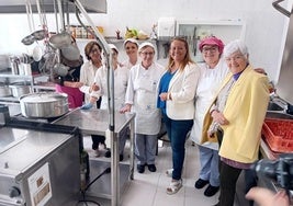 La delegada de la Junta durante su visita al Centro Asistencia 'La Yuca'.