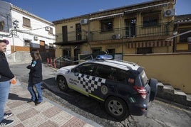 Un vehículo de la Policía Local de Pinos Puente.