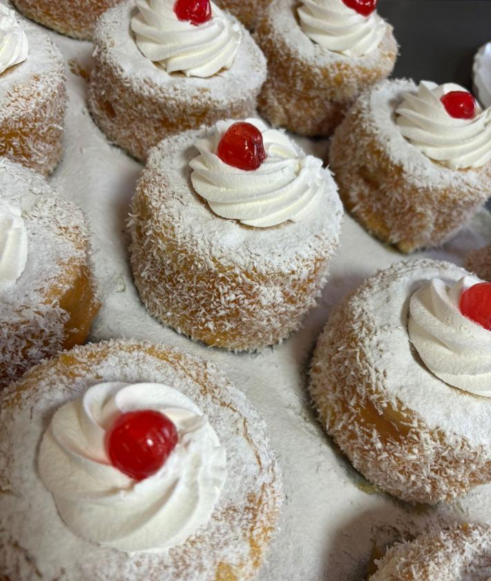 Imagen secundaria 2 - La pastelería de Andalucía con 100 años que es la mejor de España: «Todo artesano»