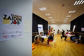 Entrevistas exprés durante la feria Zaidín Job.