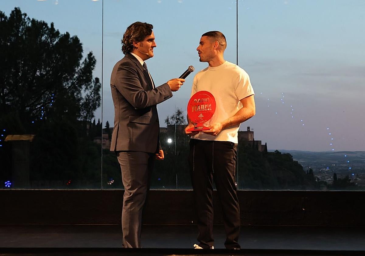 Sergio Ruiz, entrevistado por el presentador Rafa Sahuquillo al recibir su galardón.