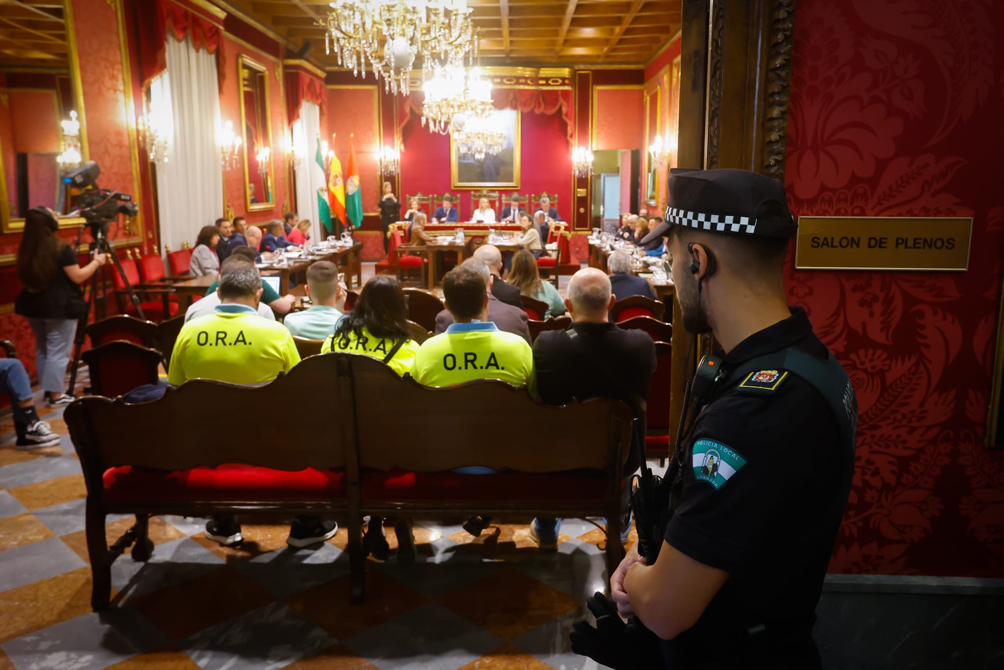 Trabajadore de la zona azul, en el pleno.