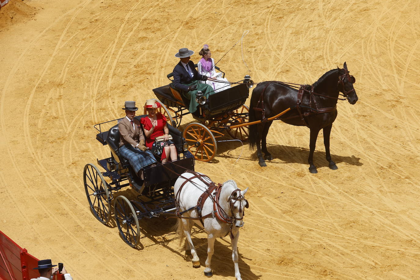 Espectaculares imágenes de los enganches en la plaza de toros de Granada