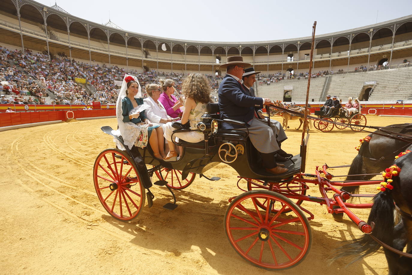 Espectaculares imágenes de los enganches en la plaza de toros de Granada