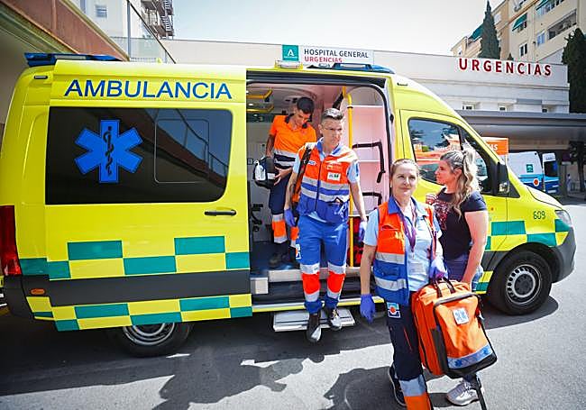 Ambulancia en la explanada del Virgen de las Nieves.