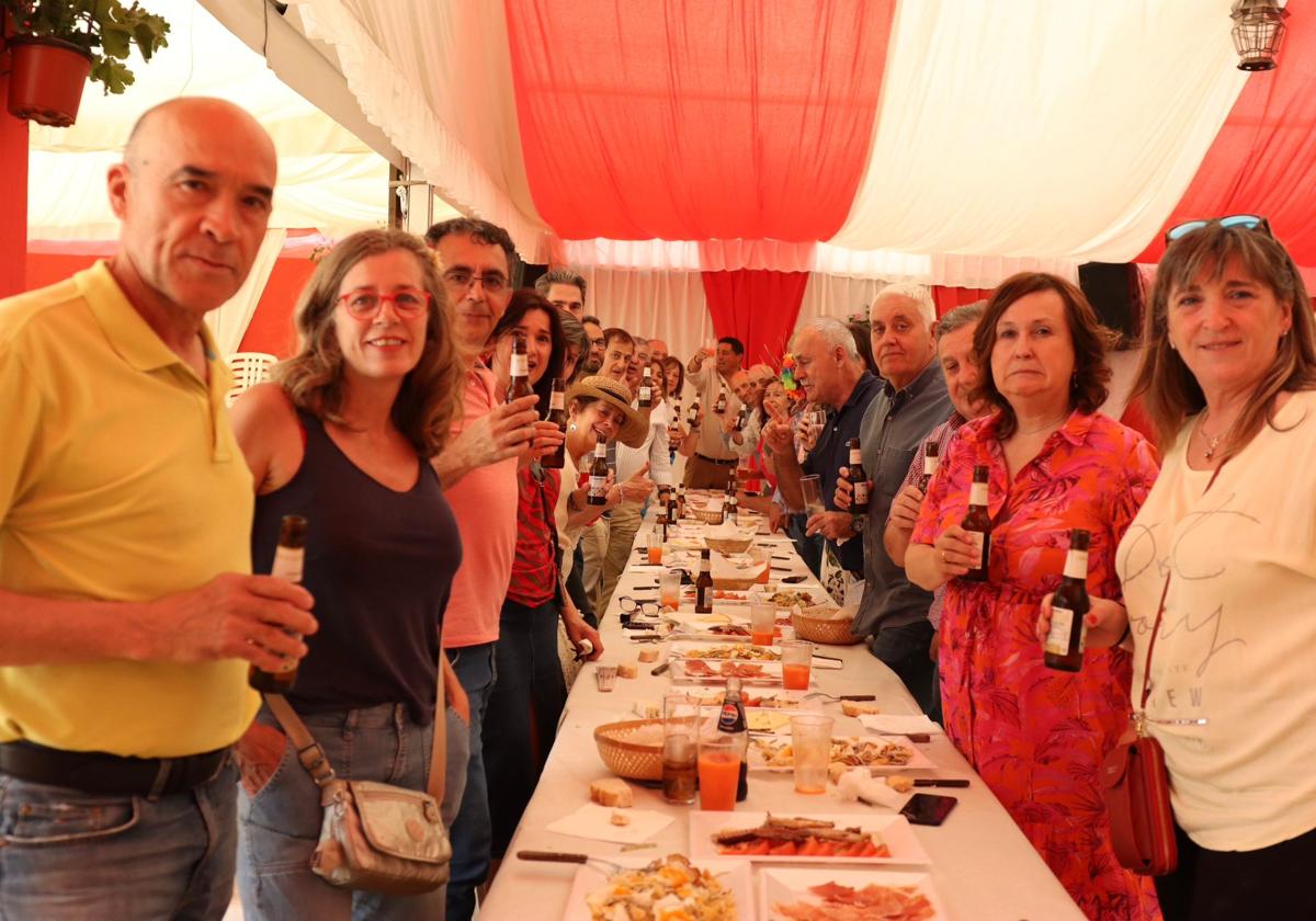 Brindis de los empleados de la prisión en la caseta Silbato.