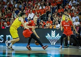 Jonathan Rousselle bota el balón en el crucial partido frente al Gran Canaria, donde fue el gran revulsivo para la remontada.