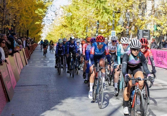 La élite femenina, en Granada en las Reinas de la Alhambra.