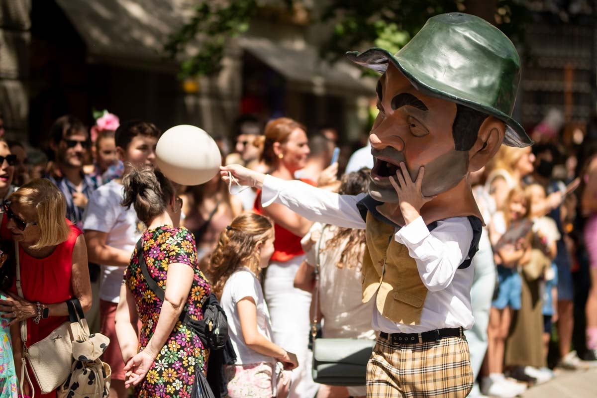 El desfile de la Tarasca de Granada, en imágenes