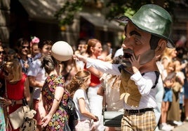 El desfile de la Tarasca de Granada, en imágenes