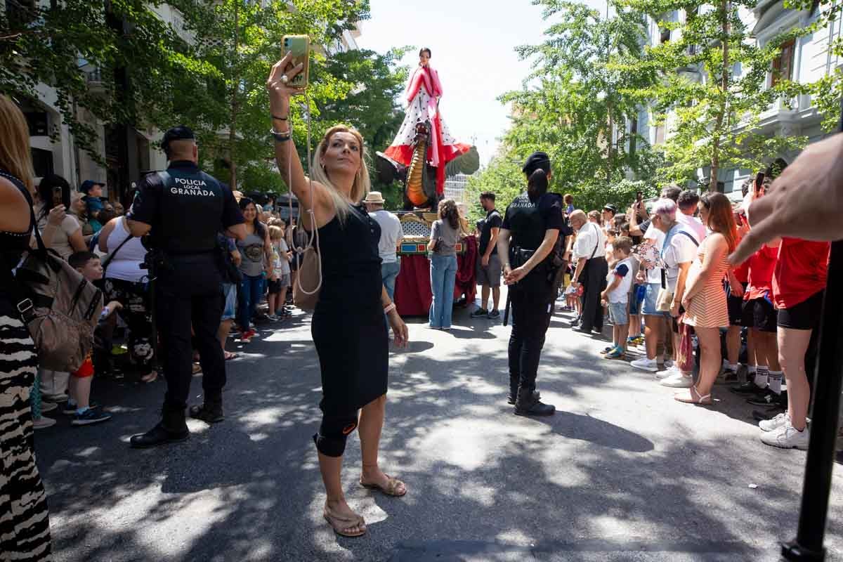 El desfile de la Tarasca de Granada, en imágenes