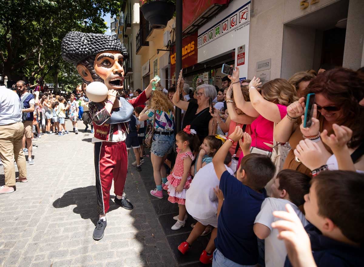 El desfile de la Tarasca de Granada, en imágenes