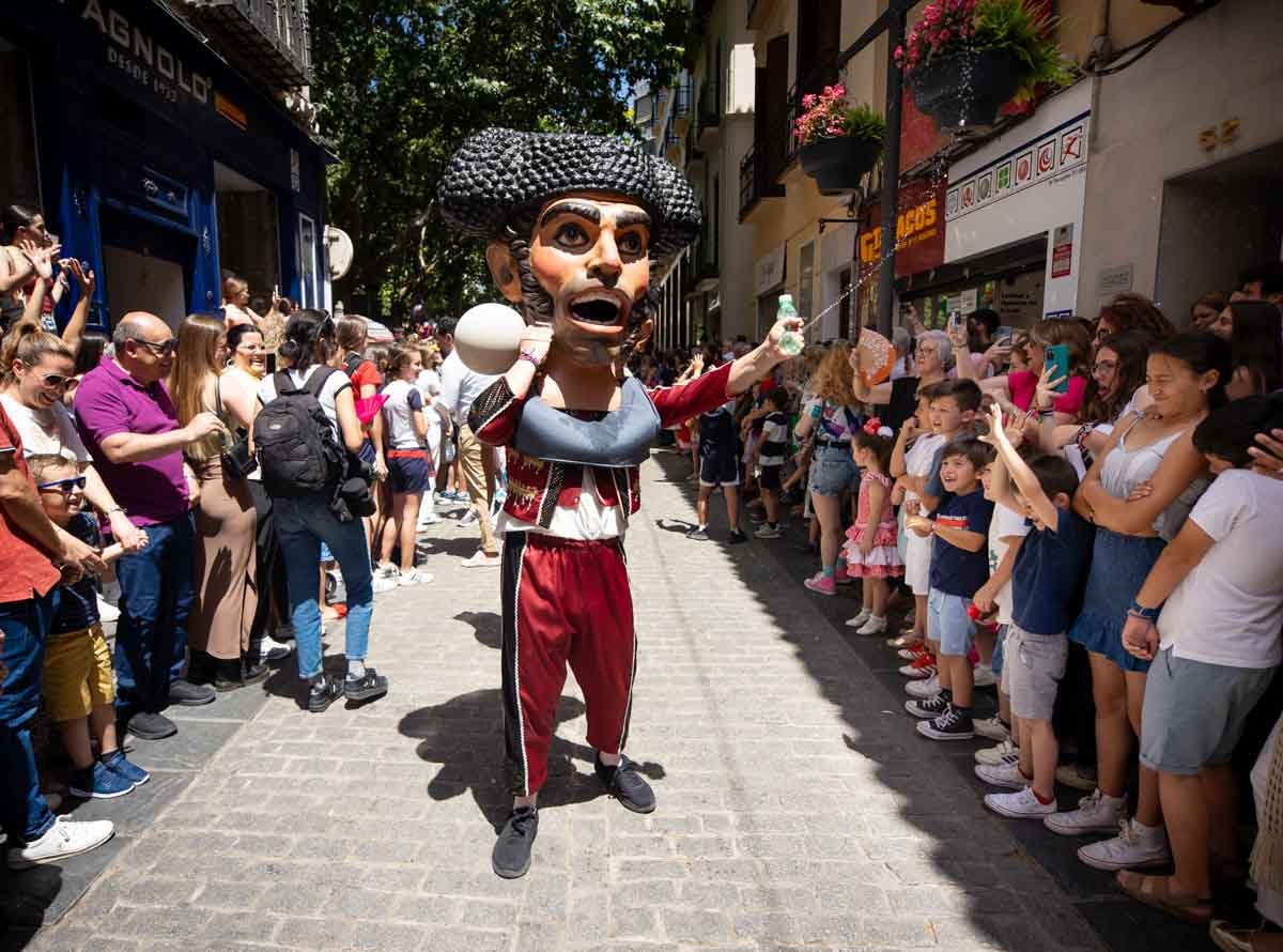 El desfile de la Tarasca de Granada, en imágenes