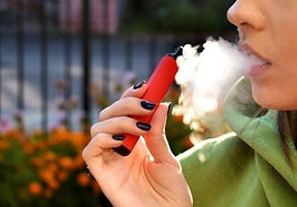 Campaña para sensibilizar sobre la falsa creencia de que los vapeadores no son dañinos.