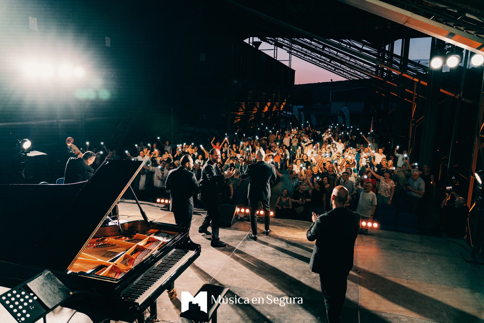 Concierto de Janoska Ensemble en la cooperativa aceitera de Orcera.