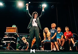 Escolares en los conciertos con la magia de Quique Mago.