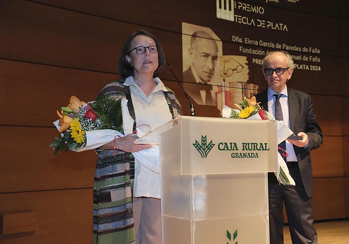 Elena García de Paredes y la Fundación Archivo Manuel de Falla, ganadores del I Premio Tecla de Plata