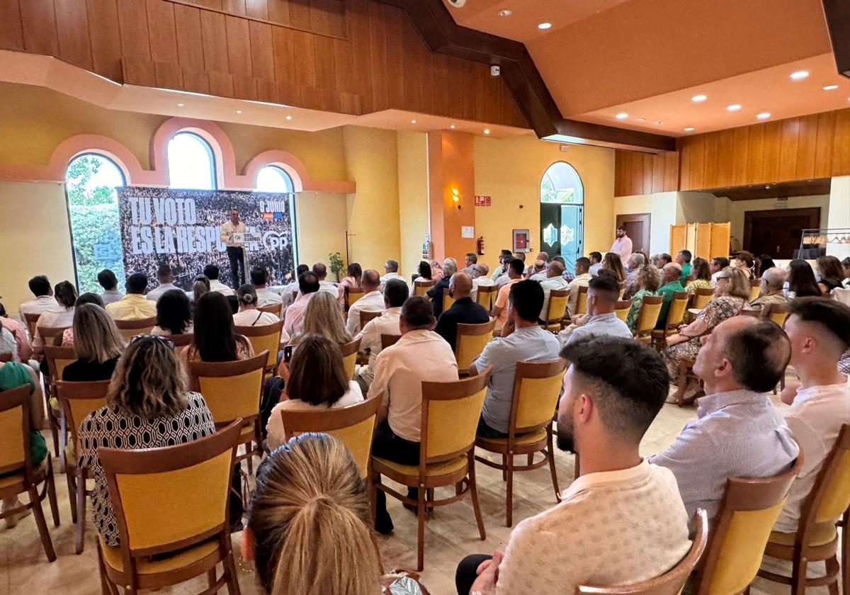 El presidente del PP de Granada, Francis Rodríguez, en el acto que ha tenido lugar este sábado en Guadix