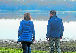 Teresa Ribera y Juanma Moreno, en Doñana el pasado noviembre.