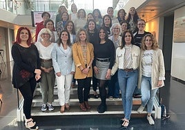 Foto de familia de las representantes de las mujeres empresarias