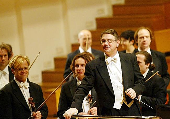 Víctor Pablo Pérez, un caballero de la batuta.