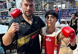 Álex Palma, a la derecha, con uno de sus entrenadores.