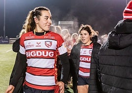 Carmen Castellucci sonríe antes del comienzo de un partido contra su equipo.