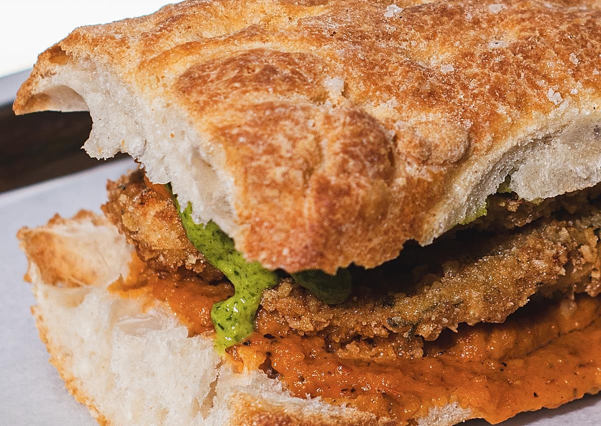 Imagen secundaria 1 - La original bocadillería de Granada que arrasa con cinco estrellas en Google