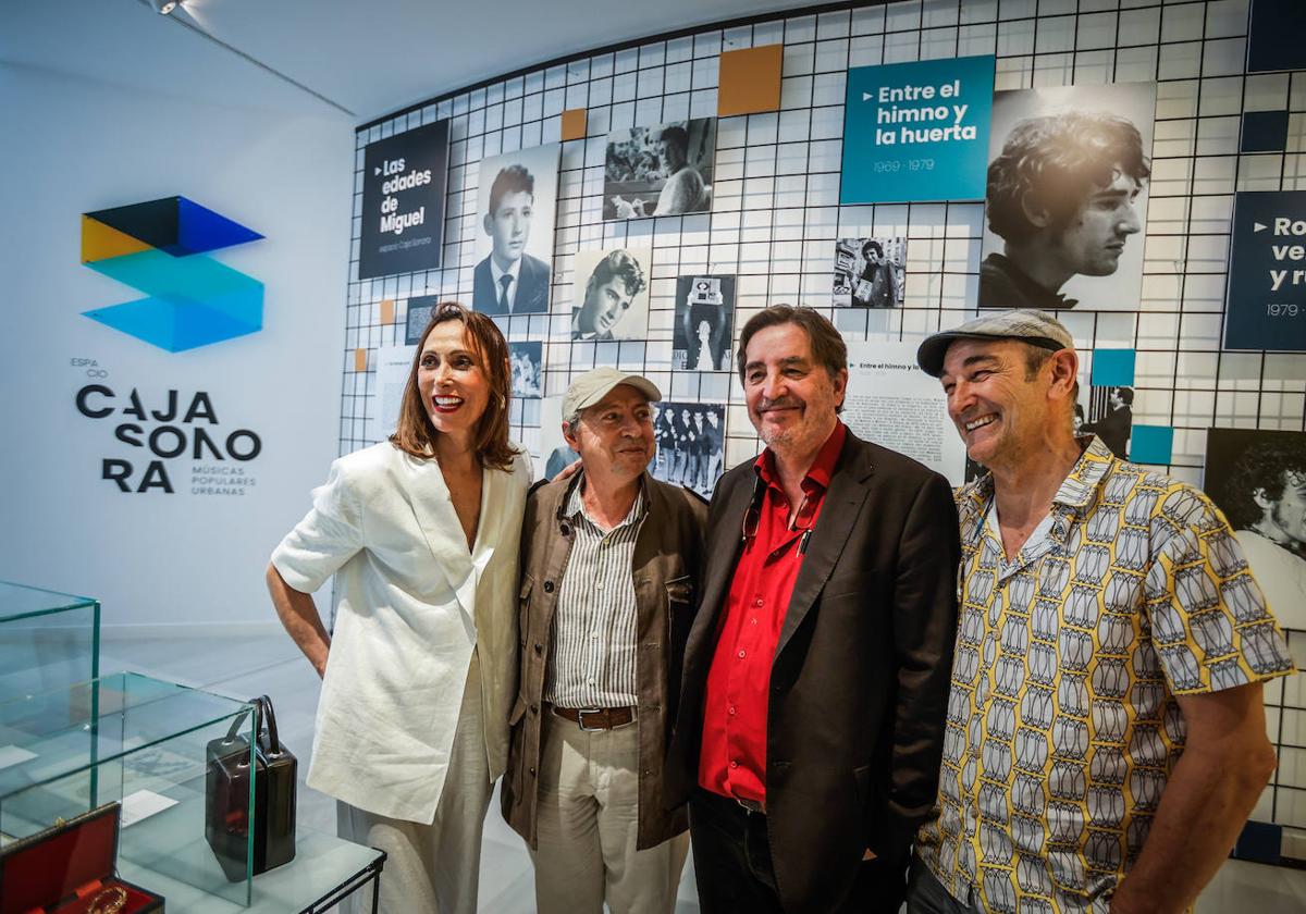 María Barranco, José Manuel Darro, Luis García Montero y José Sánchez-Montes, antes de la charla.