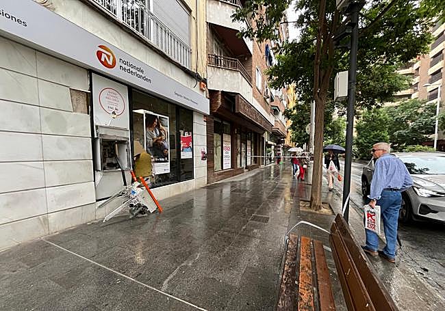 Cajero reventado en Camino de Ronda.
