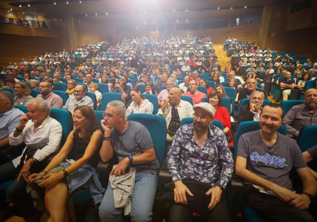 El público llenó la sala Falla del Palacio de Congresos.