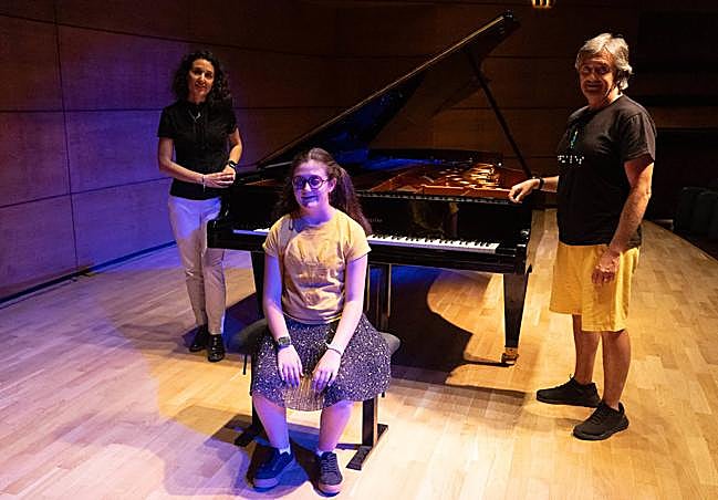 Jorge y Lorena junto a su hija Olga, con un gran futuro como concertista de piano.
