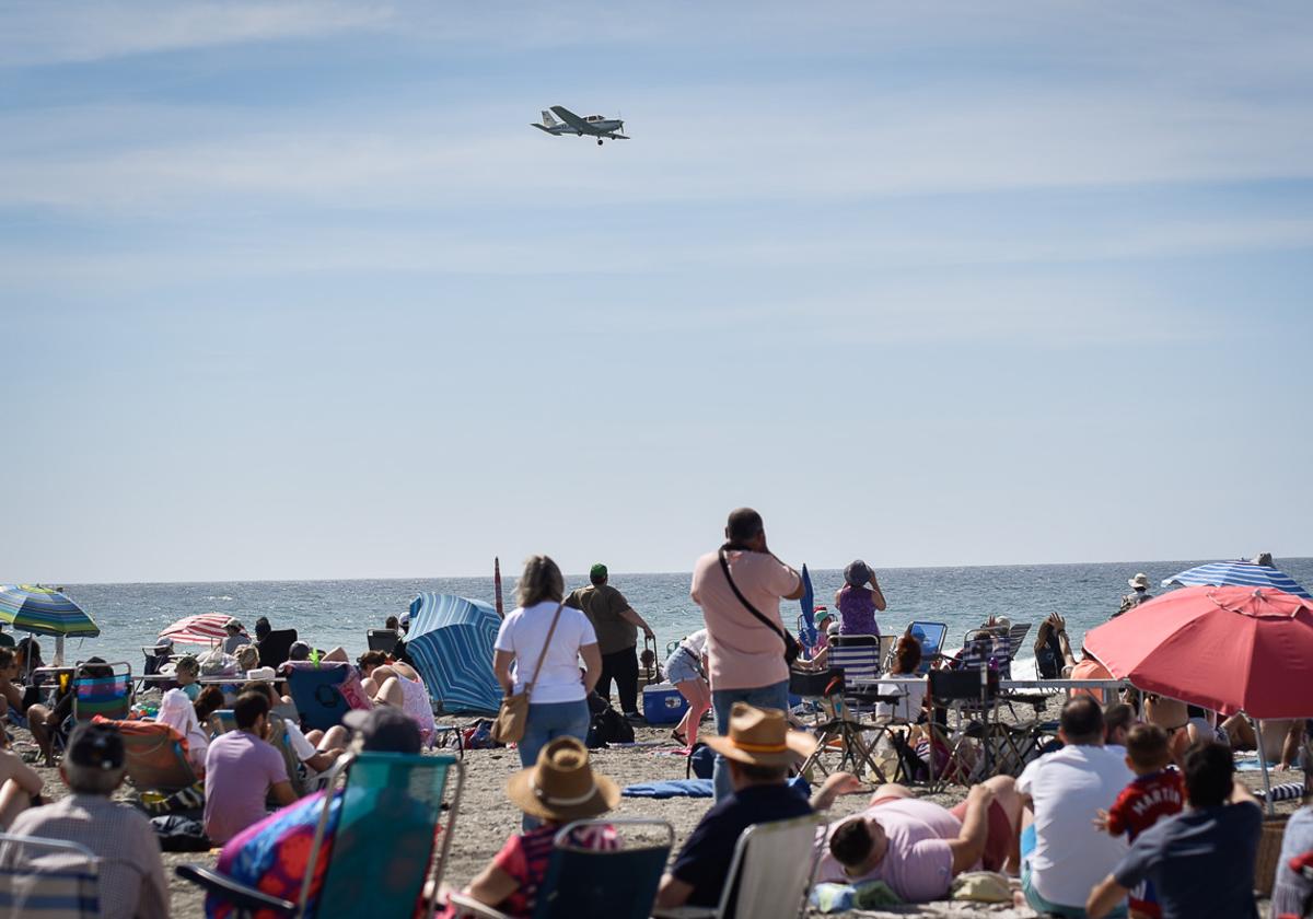 Las imágenes del Festival Aéreo de Motril y el ambiente en la playa