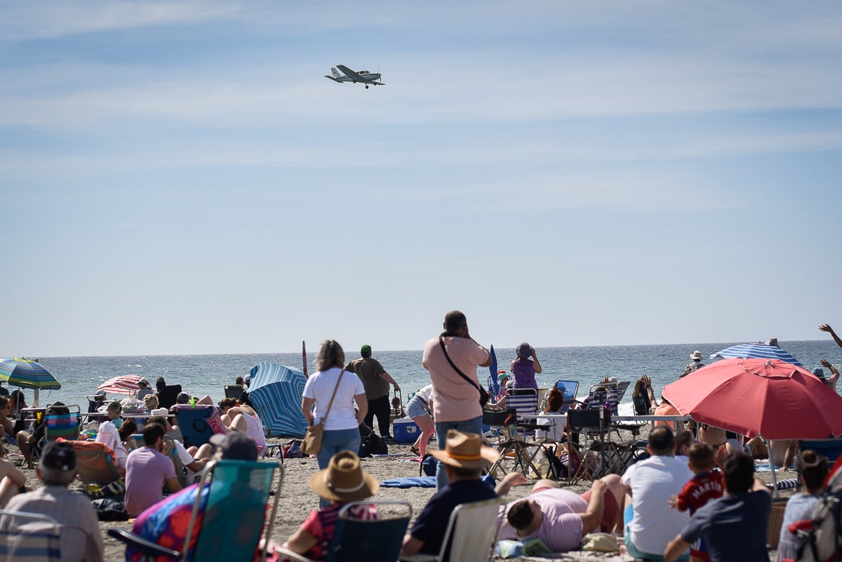 Las imágenes del Festival Aéreo de Motril y el ambiente en la playa