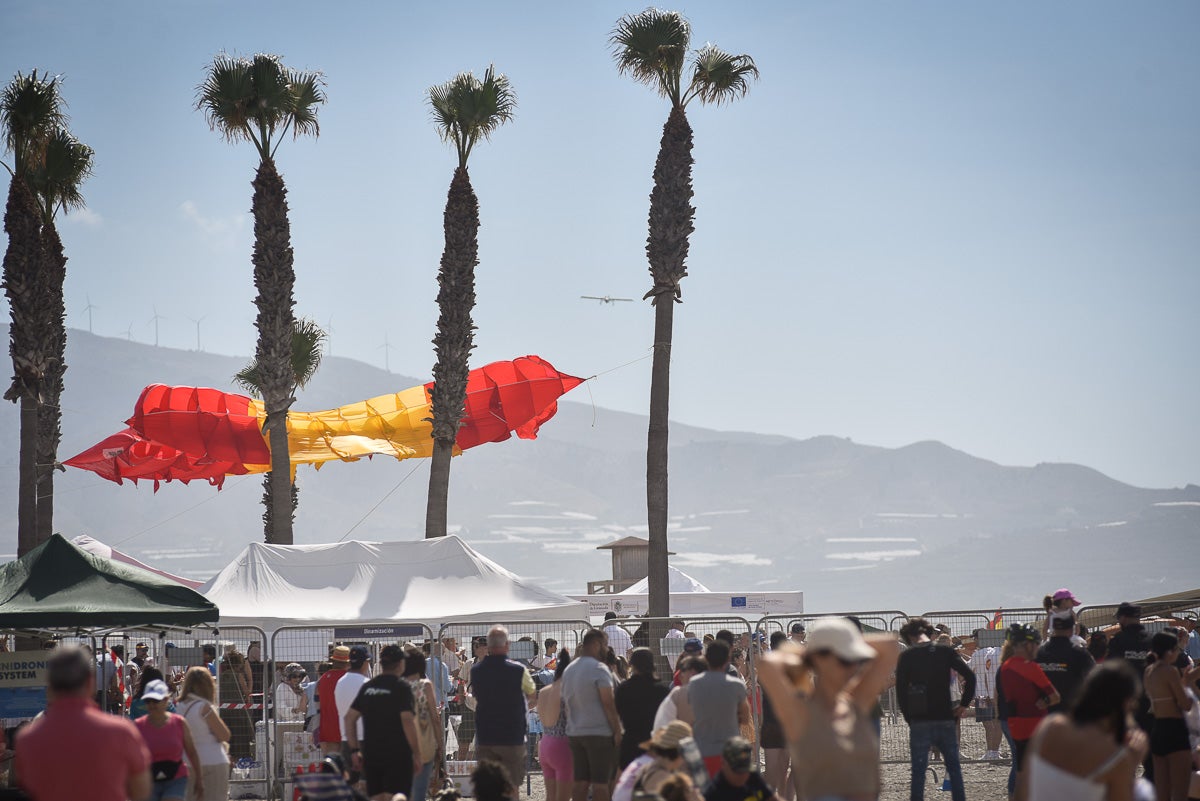 Las imágenes del Festival Aéreo de Motril y el ambiente en la playa