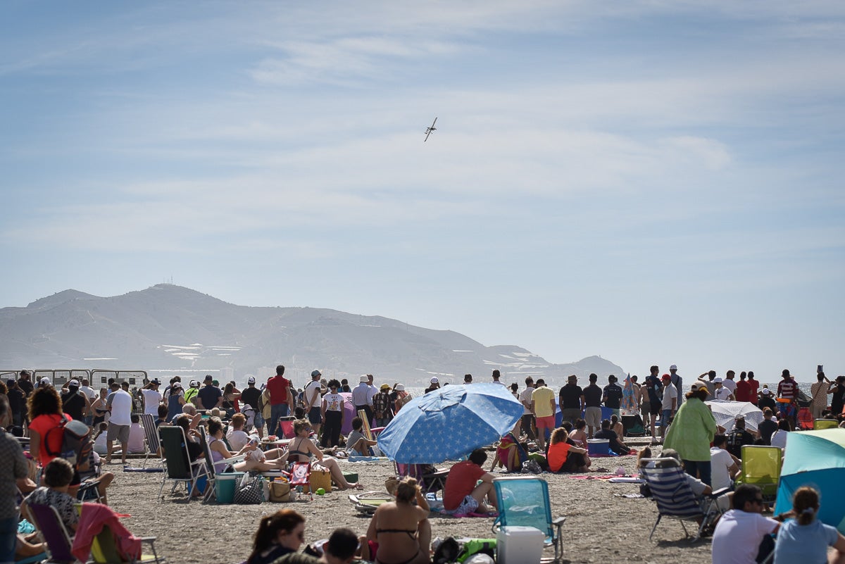 Las imágenes del Festival Aéreo de Motril y el ambiente en la playa